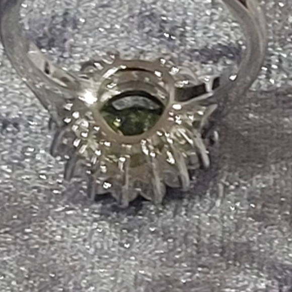 925S Genuine Peridot Flower Ring - Picture 3 of 13